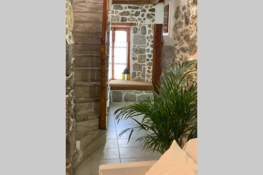 Appartement Lava House à Mandrákion Extérieur photo